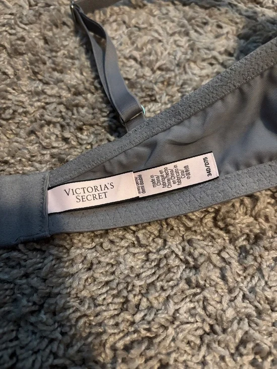 Victoria's Secret Gray Shimmer Lace Push-Up Bra - Picture 3 of 3